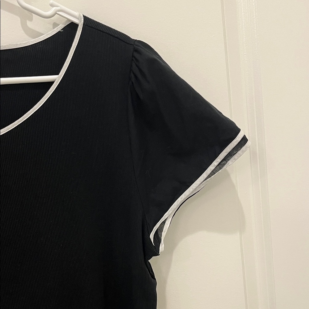 Lauren Ralph Lauren Black Short Sleeve Tee with White Piping - Picture 3 of 5